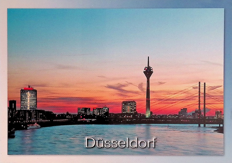 Dusseldorf Rhine Panorama.jpg