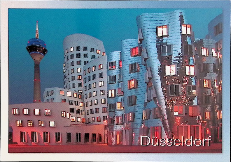 The Gehry Houses in Dusseldorfs Medienhafen.jpg